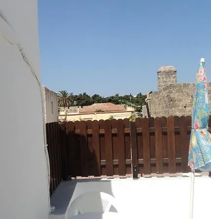 斯塔夫罗斯膳食公寓 Rhodes City